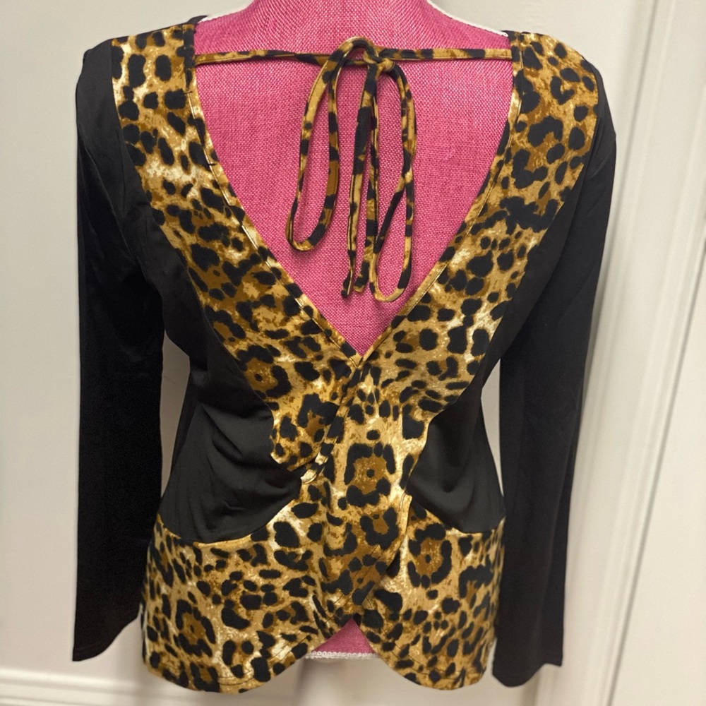 Woman’s Medium Open Back Leopard Print Long Sleeve Shirt - NEW WITHOUT TAGS